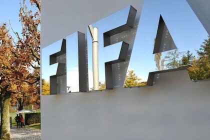 فيفا تطلق شركة جديدة بقيمة 20 مليار دولار لدمج حقوق البث والإدارة التشغيلية للبطولات الرئيسية.