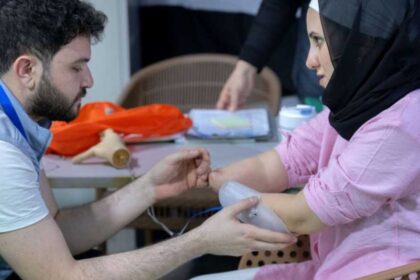 برنامج خطوة أمل يستمر في تأهيل مبتوري الأطراف وتعزيز قدراتهم الحركية