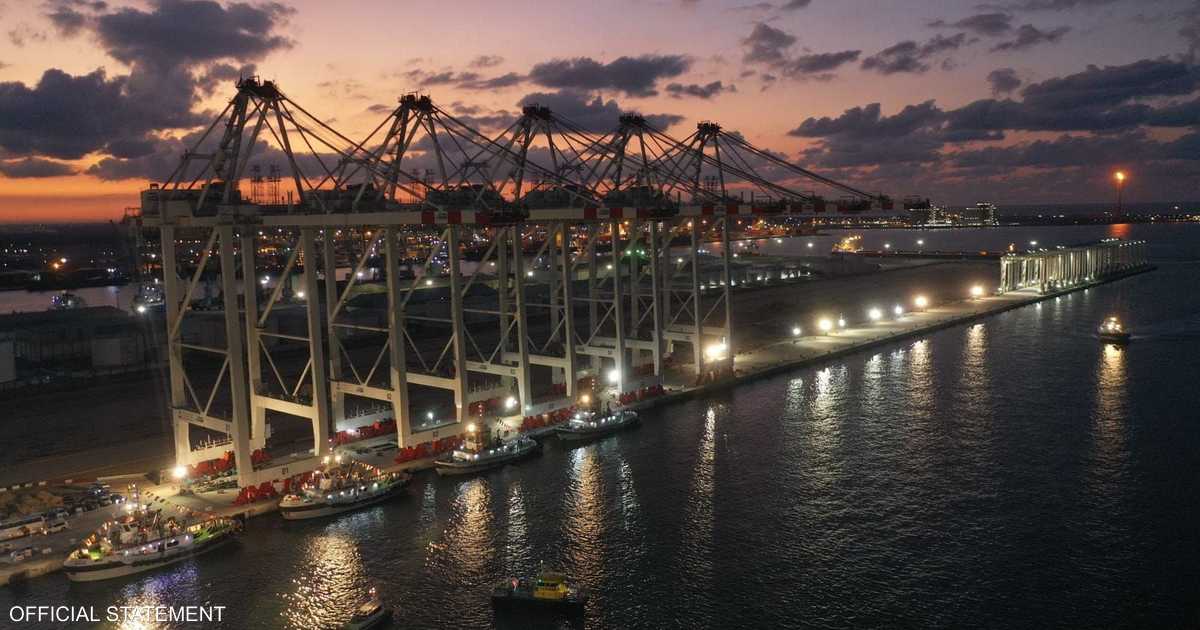حريق على سفينتين بميناء دمياط وعدم تسجيل إصابات