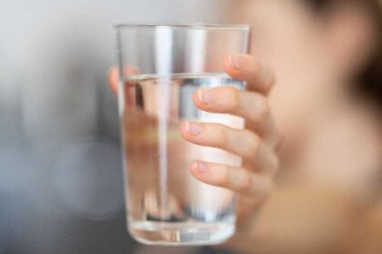 الإكثار من الماء يقلل خطر الإصابة بحصوات الكلى