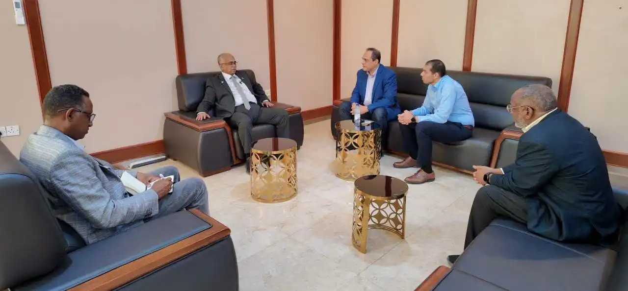 وزير الطاقة يبحث مع شنايدر إلكتريك سبل التعاون لإعادة تأهيل محطات الكهرباء السودانية