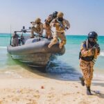 السعودية تدرس إعلان تحالف بحري دولي لحماية الملاحة في البحر الأحمر وباب المندب.