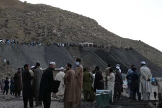 عمليات إنقاذ مستمرة لـ14 عاملاً عالقاً في منجم بلوشستان بعد انفجار قوي.