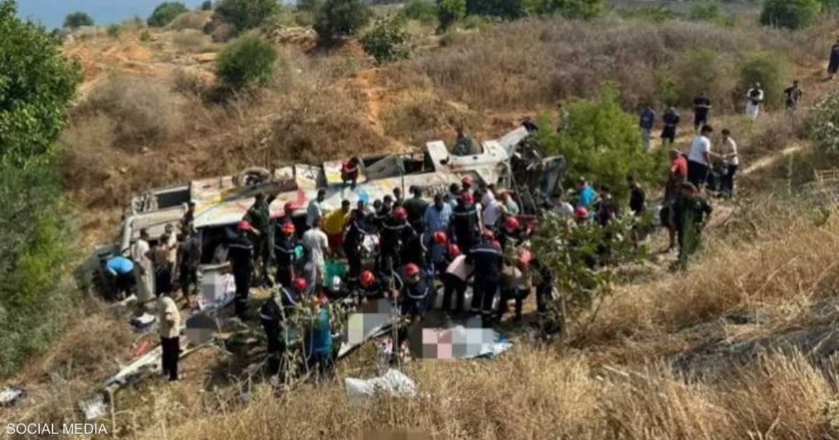 انقلاب حافلة مسافرين قادمة من سطيف ببومرداس يودي بحياة 11 شخصاً ويجرح 38 آخرين