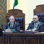 بدر الدين حسون يطلب من شقيق المعتقلة 10 آلاف دولار و 20 عباءة ملكية و 100 كغ حلويات العربية لدعم أقاربها المعتقلين.