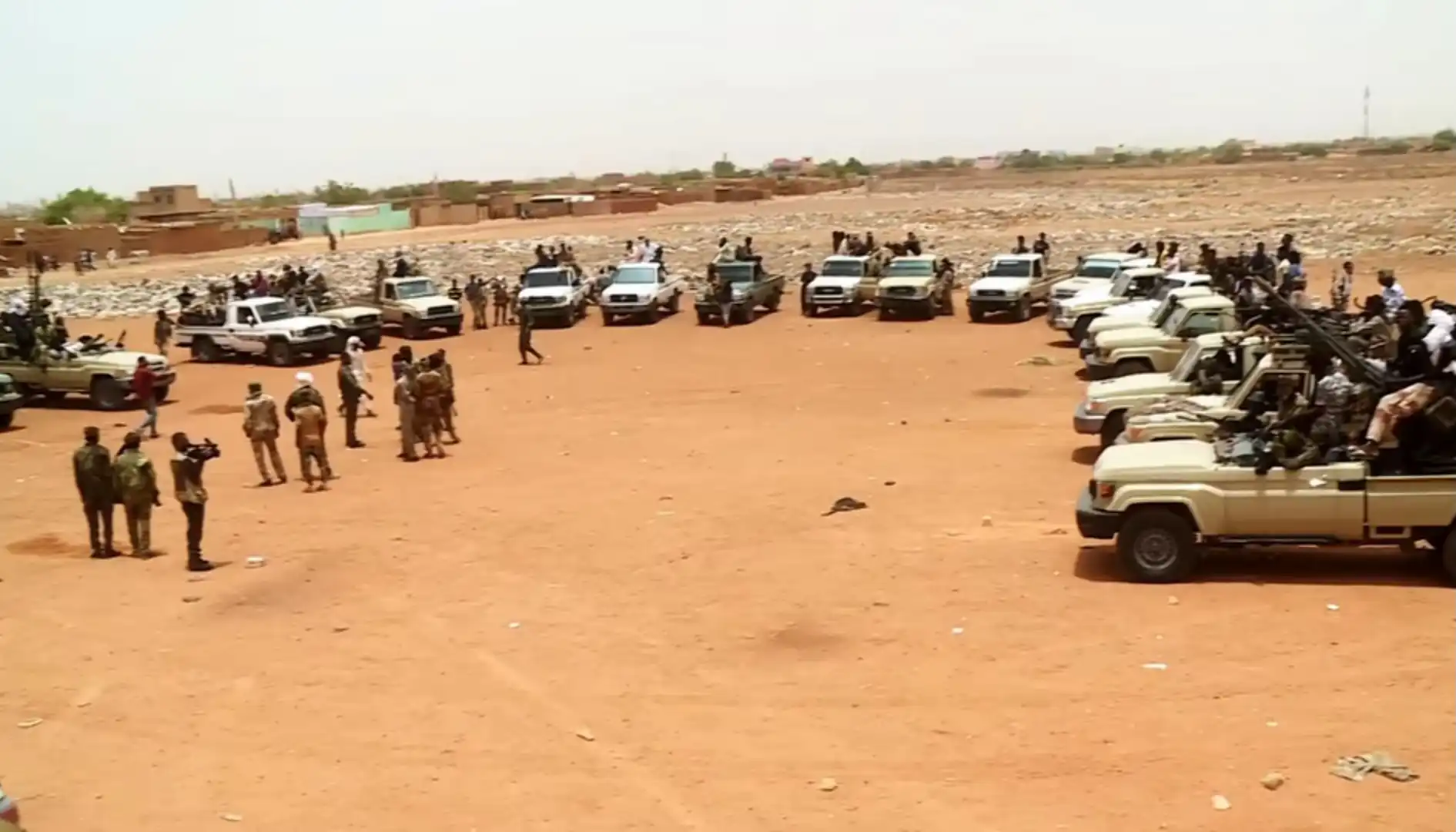 انشقاق 280 مقاتلاً من قوات الدعم السريع وانضمامهم إلى الجيش السوداني في أمدرمان.