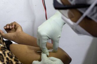 دراسة: علاج سرطان الدم يساعد 3 نساء من كل 10 في إنجاب أطفال أصحاء بعد قصور المبيض المبكر.
