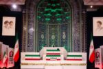جثمان خامنئي في طهران وتوافد الحضور لوداعه قبل الدفن في مشهد