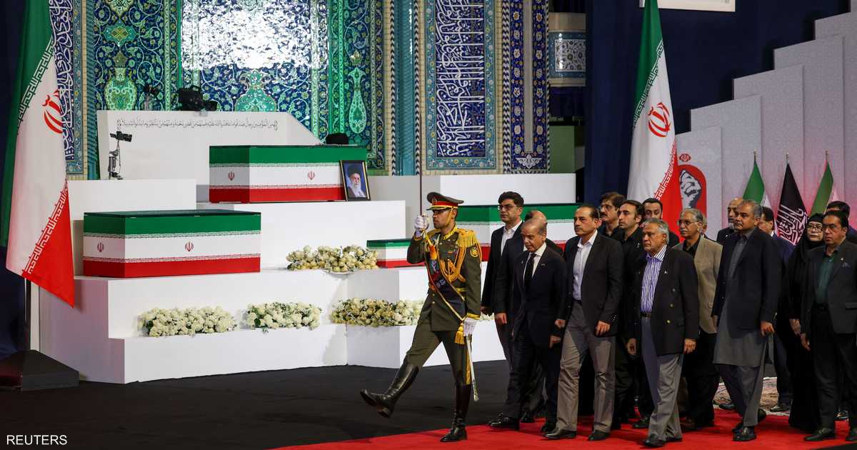 الوفود الأجنبية تهنئ نعش المرشد الإيراني قبل تشييعه لستة أيام