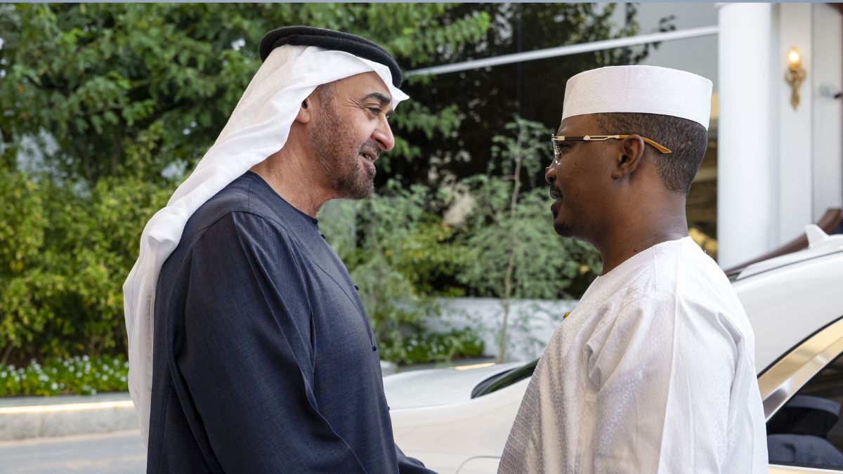 أبوظبي تستقبل الرئيس التشادي بترحيب متجدداً يشير لتعزيز دور تشاد لدعم قوات الدعم السريع الإماراتية.
