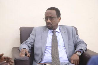 الإعيسر يوضح سبب توقيع مذكرة التفاهم بين وزارتي الصحة والإعلام بعد تنفيذها.