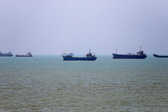 الخبير الأميركي والإيراني يتناقشان تباينا في تفسيرات مذكرة التفاهم ومستقبل مضيق هرمز