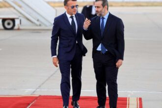 ماكرون يصل سوريا في زيارة تاريخية لفتح صفحة جديدة مع دمشق