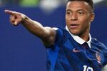 فرنسا تفوز على باراغواي في كأس العالم وسجّل مبابي الهدف من جزاء قالت له سيناتورة باراغوايانية إنه شمبانزي وأجاب عليها قائلاً: امرأة حقيرة