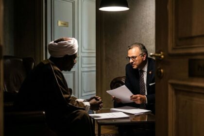 لقاء سري على حافة الهاوية.. عضو سيادة السودان ومستشار أوباما في مناورة أمريكية حساسة