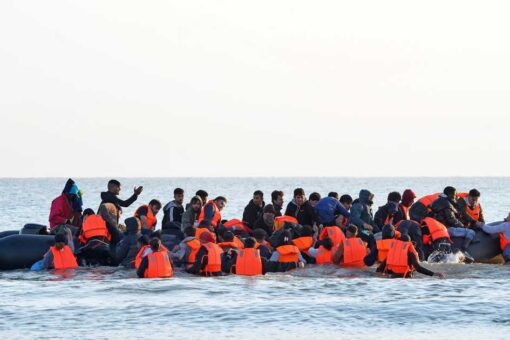مهاجرون يصلون بريطانيا عبر المانش لأول مرة هذا الشهر