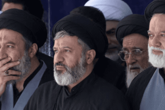 إخوة خامنئي يظهرون في أول ظهور علني منذ اندلاع الحرب على إيران