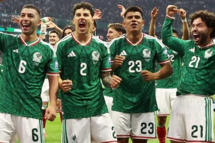 المكسيك تنهي صيامها 40 عاماً بفوز 2-0 على الإكوادور في دور إقصائي بأزتيكا