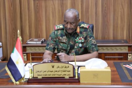 البرهان يصدر قراراً بتعيين أعضاء جدد بالمحكمة الدستورية السودانية.