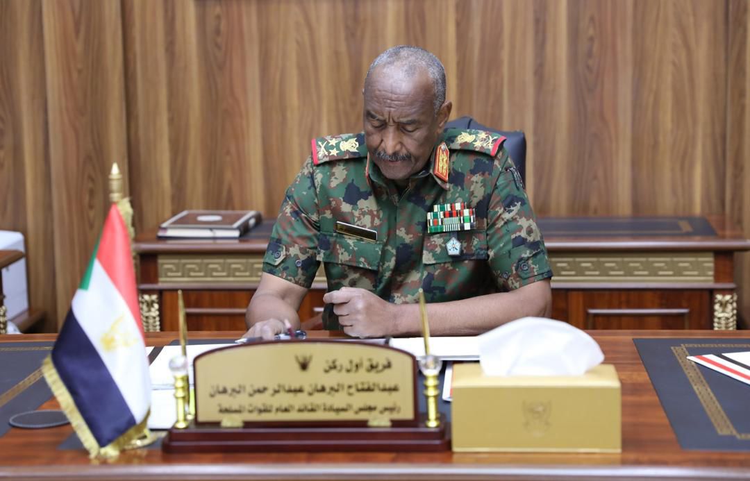 البرهان يصدر قراراً بتعيين أعضاء جدد بالمحكمة الدستورية السودانية.