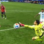 روميرو يلقي بظلاله على أفعاله في كأس العالم 2026 وتألقه في عودة الأرجنتين ضد مصر