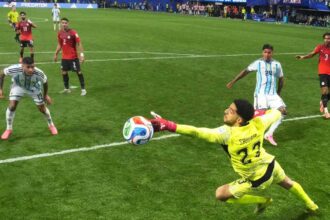 روميرو يلقي بظلاله على أفعاله في كأس العالم 2026 وتألقه في عودة الأرجنتين ضد مصر