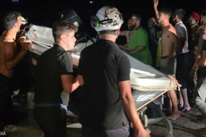 وفاة طفلين على الأقل ونجاة 15 في حادث عبّارة اصطدمت بجسر في دير الزور