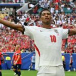 هدف إنجلترا في الوقت بدلا من الضائع يبقي الفريق على قدميه في كأس الأمم الأوروبية للشباب.