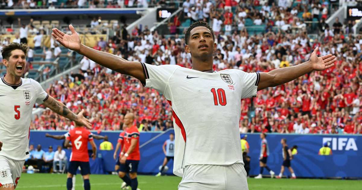 هدف إنجلترا في الوقت بدلا من الضائع يبقي الفريق على قدميه في كأس الأمم الأوروبية للشباب.
