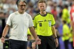 طرد لاعب سويسرا ياكين يهاجم حكم الفيديو بعد خروجه من البطولة