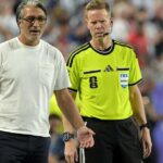 طرد لاعب سويسرا ياكين يهاجم حكم الفيديو بعد خروجه من البطولة