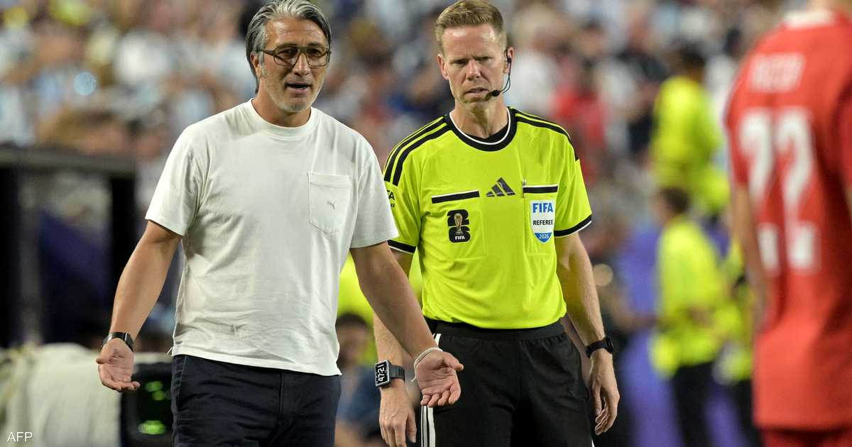 طرد لاعب سويسرا ياكين يهاجم حكم الفيديو بعد خروجه من البطولة