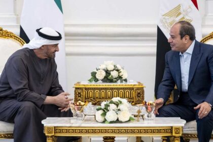 رئيس دولة الإمارات يلتقي الرئيس المصري في العلمين لبحث تطورات إقليمية ودولية