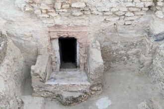 مصر تكشف عن مقبرة جديدة تعود لعصر الرعامسة في طيبة