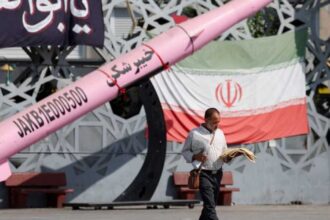 إيران تندد بانتهاك أميركا لمذكرة التفاهم وتلقي اللوم على عرقلة الملاحة وتهديد مضيق هرمز