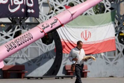 إيران تندد بانتهاك أميركا لمذكرة التفاهم وتلقي اللوم على عرقلة الملاحة وتهديد مضيق هرمز
