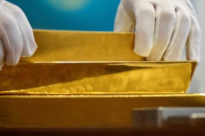 مجلس الاتحاد الأوروبي يفرض حظراً على الذهب السوداني ومواد تعدين الذهب المستخدمة في الحرب