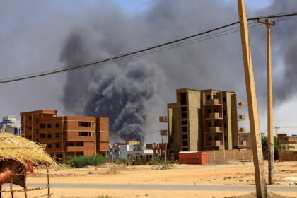 طفل بترت يده جراء انفجار مقذوف في الجريف شرق الخرطوم.