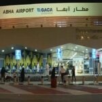 مطار أبها يواجه اضطرابات واسعة في حركة الطيران بعد هجوم مسيّرات وصواريخ