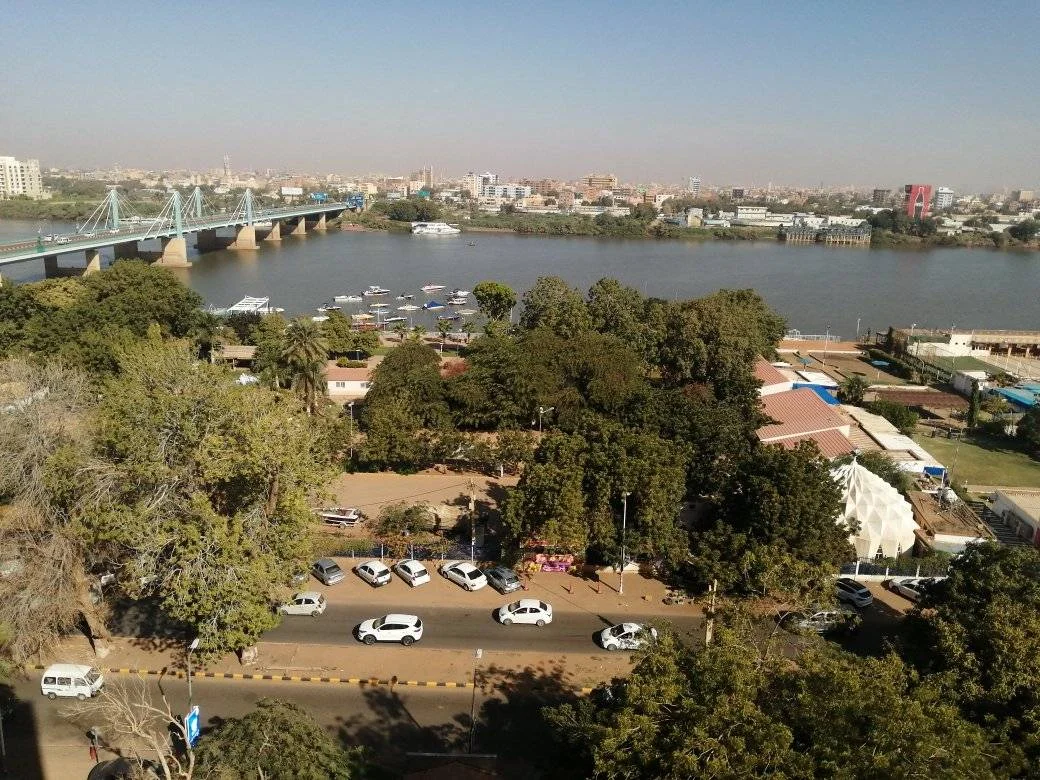 الزي العسكري يطال المنازل ليلاً في شرق النيل بالخرطوم.