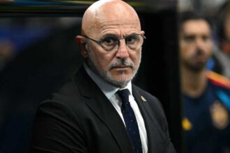 إسبانيا تحقق فوزاً تكتيكياً كبيراً على فرنسا وتتأهل إلى نهائي كأس العالم.