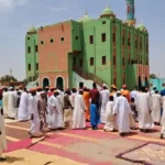السلطات تغلق مجمع الشيخ الراحل الكولخي في أمبدة بسبب نزاع الأسرة وتعطيل أنشطته الدينية.
