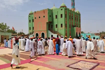 السلطات تغلق مجمع الشيخ الراحل الكولخي في أمبدة بسبب نزاع الأسرة وتعطيل أنشطته الدينية.