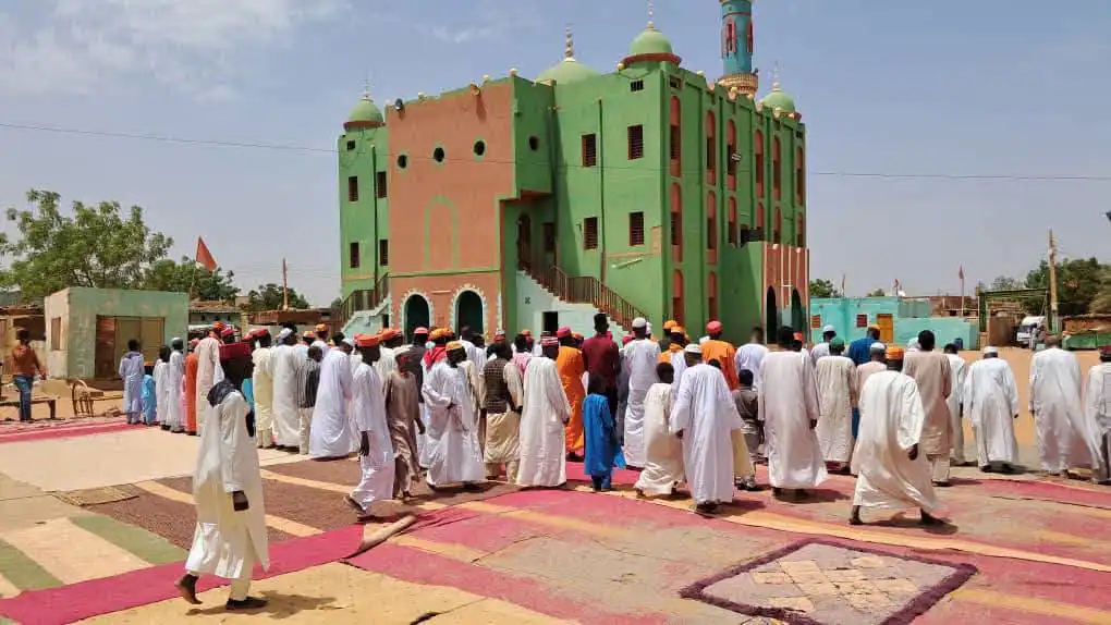 السلطات تغلق مجمع الشيخ الراحل الكولخي في أمبدة بسبب نزاع الأسرة وتعطيل أنشطته الدينية.
