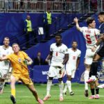 الأرجنتين تبلغ نهائي كأس العالم بعد تغلبها على إنجلترا بهدفين في وقت قياسي.