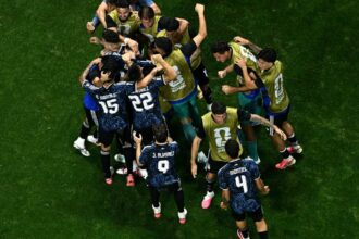 الأرجنتين تكرر إنجاز الفوز بكأس العالم وتأهل للنهائي التالي للمرة السادسة في تاريخ المونديال.
