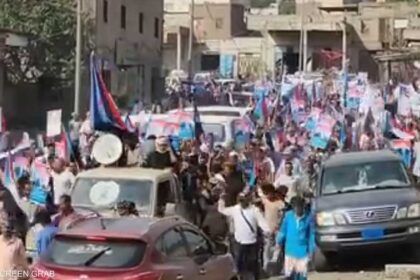 احتجاجات شعبية واسعة في الجنوب رفضاً لإطلاق سراح إرهابيين وإجراءات السلطات الحاكمة