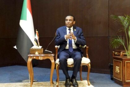 رئيس الوزراء السوداني يؤكد انطلاق الحوار قريباً نحو التعافي والمصالحة والانتخابات.