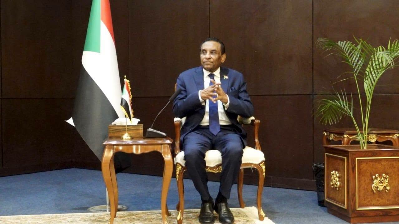 رئيس الوزراء السوداني يؤكد انطلاق الحوار قريباً نحو التعافي والمصالحة والانتخابات.