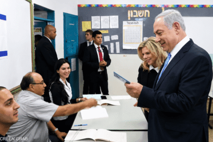 إسرائيل تواجه أزمة داخلي وخارجي تهدد مستقبلها الديمقراطي والعلاقات الدولية.
